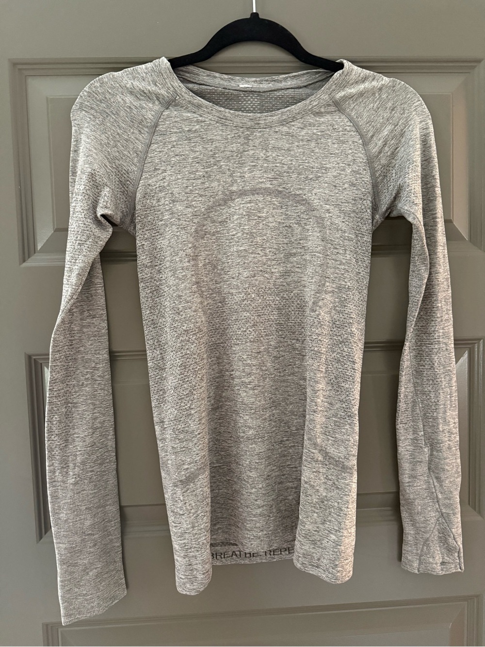 Lululemon Athletica Swiftly Tech Long Sleeve Grey Top, size 4 - Picture 2 of 4